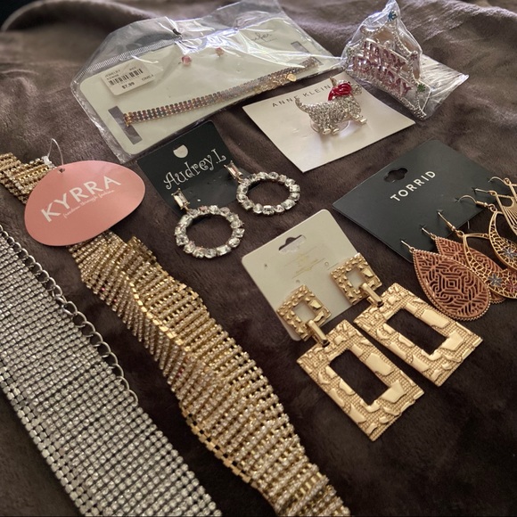 Jewelry Bundle! New with Tags! ✨ Glam ✨ - Picture 2 of 3